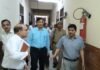 UP: गोंडा विकास भवन में CDO का औचक निरीक्षण, 6 कर्मचारी मिले गैरहाजिर, वेतन रोकने के निर्देश