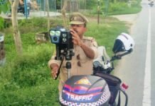 UP: ओवरस्पीडिंग पर लगाम कसने के लिए दोपहिया इंटरसेप्टर वाहनों से यातायात पुलिस की सख्त कार्रवाई, 89 वाहनों के चालान