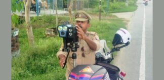 UP: ओवरस्पीडिंग पर लगाम कसने के लिए दोपहिया इंटरसेप्टर वाहनों से यातायात पुलिस की सख्त कार्रवाई, 89 वाहनों के चालान