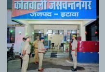 UP: आगे चल रहे ट्रक में पीछे से घुसा तेज रफ्तार ट्रक, भीषण टक्कर में दो गंभीर घायल