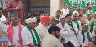 UP: हाथरस सादाबाद में गरजे राकेश टिकैत, किसान महापंचायत में सरकार पर साधा निशाना