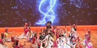 UP: कन्हैया की नगरी में भक्ति का उल्लास, कृष्णलीला-भजनों से गूंज रही मथुरा