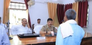 UP: सैफई तहसील दिवस में उमड़े फरियादी, डीएम-एसएसपी ने सुनीं समस्याएं; त्वरित न्याय दिलाने के निर्देश