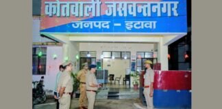 UP: फक्कड़पुरा में व्यक्ति ने फांसी लगाकर दी जान, मचा हड़कंप