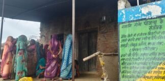 UP: बीमारी और अकेलेपन से परेशान युवक ने फांसी लगाकर दी जान, दरवाजा तोड़कर ग्रामीणों ने उतारा शव