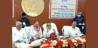 UP: दृष्टि समिति की समीक्षा बैठक, विकास कार्यों की खुली पोल, लापरवाही पर नपेगी अफसरों की जवाबदेही