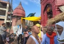 UP: सत्य निकेतन हादसे में जान गंवाने वाले अभिषेक का मणिकर्णिका घाट पर अंतिम संस्कार, B.Com की पढ़ाई करने गया था दिल्ली