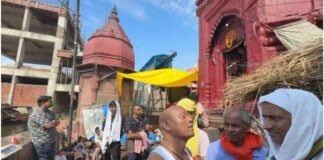 UP: सत्य निकेतन हादसे में जान गंवाने वाले अभिषेक का मणिकर्णिका घाट पर अंतिम संस्कार, B.Com की पढ़ाई करने गया था दिल्ली
