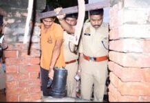 UP: घर के बाहर खेलते-खेलते गायब हुआ 2 वर्षीय अनस, 22 घंटे बाद तालाब से मिला शव