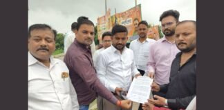 UP: लोधेश्वर धाम आवागमन विवाद में हाईकोर्ट के आदेश पर NHAI का निरीक्षण, बाईपास के विरोध में सौंपा ज्ञापन