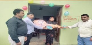 UP: कच्चे आशियाने से पक्के घर तक पहुंचा रेखा देवी का परिवार