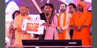 UP: स्टडी टेबल पाकर विद्यार्थियों ने जताया मुख्यमंत्री का आभार, पढ़ाई के प्रति बढ़ा उत्साह
