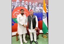 करनैलगंज की सियासत में बढ़ी हलचल! अखिलेश यादव से मिले दिग्विजय सिंह, सपा टिकट की दावेदारी के बीच तेज हुई चर्चाएं
