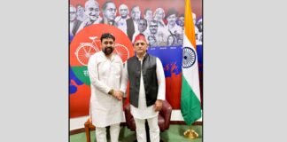 करनैलगंज की सियासत में बढ़ी हलचल! अखिलेश यादव से मिले दिग्विजय सिंह, सपा टिकट की दावेदारी के बीच तेज हुई चर्चाएं