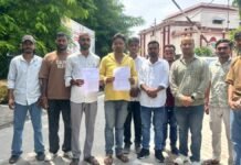UP: देवी-देवताओं के भेष में नृत्य और आपत्तिजनक झांकियों पर रोक की मांग, मुख्यमंत्री के नाम सिटी मजिस्ट्रेट को सौंपा ज्ञापन