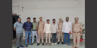 चंदौली में साइबर ठगी के गिरोह का पर्दाफाश, पूर्व बैंक कर्मचारी समेत दो गिरफ्तार, 300 से ज्यादा खाते जांच के घेरे में