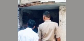 चंदौली में जर्जर मकान का गेट तोड़कर चोरी, रेलिंग से लेकर सिलेंडर और CCTV तक ले गए चोर