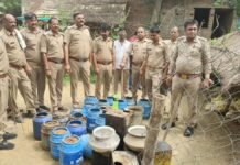 UP: अवैध शराब पर आबकारी का शिकंजा, छह के खिलाफ मुकदमा दर्ज
