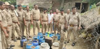 UP: अवैध शराब पर आबकारी का शिकंजा, छह के खिलाफ मुकदमा दर्ज