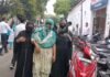 UP: मैनाठेर में महिला ने दबंगों पर लगाया घर में घुसकर मारपीट और छेड़छाड़ का आरोप,