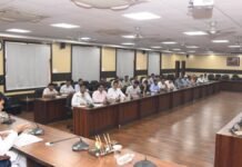 UP: वाराणसी में जलभराव पर योगी सरकार की सख्ती, जल निगम के अधिशासी अभियंता पर गिरी गाज