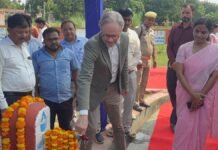 मिर्जापुर में डेनमार्क के राजदूत ने देखा ‘नल से जल’ का सफर, ‘जल अर्पण’ समारोह में हुए शामिल