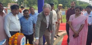 मिर्जापुर में डेनमार्क के राजदूत ने देखा ‘नल से जल’ का सफर, ‘जल अर्पण’ समारोह में हुए शामिल