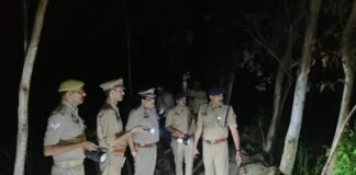 UP: बिजनौर में पति-पत्नी की मौत का खुलासा, पत्नी की गला घोंटकर हत्या के बाद पति ने पेड़ से लटककर दी जान