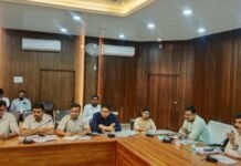 UP: बलिया में 517 जर्जर स्कूलों पर चलेगा बुलडोज़र, डीएम ने तय की सख्त डेडलाइन, अफवाह फैलाई तो FIR तय