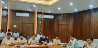 UP: बलिया में 517 जर्जर स्कूलों पर चलेगा बुलडोज़र, डीएम ने तय की सख्त डेडलाइन, अफवाह फैलाई तो FIR तय