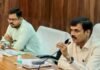 बलिया: विकास योजनाओं में लापरवाही पर डीएम सख्त, बीडीओ-एपीओ को निलंबन की चेतावनी, तीन ब्लॉकों के अफसरों का रोका वेतन