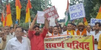 सुल्तानपुर: आरक्षण, SC/ST एक्ट और UGC मुद्दे पर प्रदर्शन, खून से राष्ट्रपति के नाम लिखा पत्र