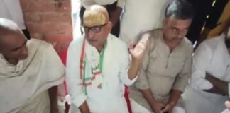 जौनपुर में विशाल यादव हत्याकांड के बाद सियासी हलचल तेज, कांग्रेस प्रदेश अध्यक्ष अजय राय ने परिजनों से की मुलाकात