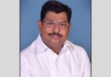 UP: मथुरा में सपा नेता पर महिला बैंककर्मी से छेड़छाड़ के आरोप, आपत्तिजनक मैसेज और पीछा करने पर FIR