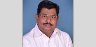 UP: मथुरा में सपा नेता पर महिला बैंककर्मी से छेड़छाड़ के आरोप, आपत्तिजनक मैसेज और पीछा करने पर FIR