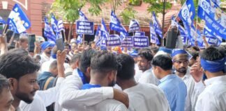 UP: चंद्रशेखर आजाद को रोकने के विरोध में जौनपुर में धरना, आजाद समाज पार्टी-भीम आर्मी के कार्यकर्ताओं ने जताया आक्रोश
