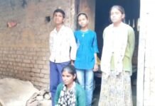 बलिया की खुशबू की कहानी, 19 की उम्र में मां-बाप का फर्ज निभा रही बेटी, सरकारी मदद का अब भी इंतजार