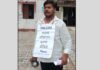 अमेठी: 3 महीने से बंद सामुदायिक शौचालय खुलवाने लोटा लेकर पहुंचा ग्रामीण, गले में मांगपत्र टांगकर किया अनोखा प्रदर्शन