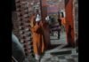 मुजफ्फरनगर में मंदिर में घुसे बाइक सवार बदमाश, CCTV कैमरे में कैद हुई तोड़फोड़ की घटना