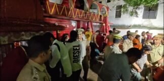 UP: लोलार्क षष्ठी पर काशी में उमड़ा आस्था का सैलाब, संतान की कामना में तीन किमी लंबी कतार