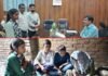 UP: खुशबू की कहानी सुन डीएम ने लिया संज्ञान, शिक्षा से लेकर राशन तक मिलेगी सरकारी मदद