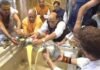UP: PM मोदी के जन्मदिन पर काशी विश्वनाथ धाम पहुंचे राजनाथ-योगी, विशेष पूजा कर मांगी दीर्घायु की कामना, 76 किलो लड्डू बांटे