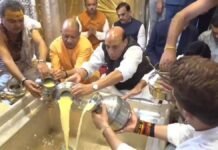 UP: PM मोदी के जन्मदिन पर काशी विश्वनाथ धाम पहुंचे राजनाथ-योगी, विशेष पूजा कर मांगी दीर्घायु की कामना, 76 किलो लड्डू बांटे