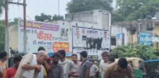 UP: इटावा में दर्दनाक हादसा, सड़क किनारे 12 साल के किशोर को डबल डेकर बस ने कुचला, मौके पर मौत
