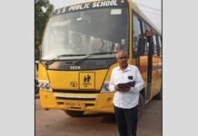 UP: स्कूली बच्चों की सुरक्षा को लेकर सख्त हुआ परिवहन विभाग, 35 वाहनों के चालान, 6 सीज