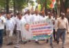 UP: रायबरेली में जर्जर सड़क को लेकर कांग्रेस का प्रदर्शन, DM को सौंपा ज्ञापन