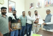 बाराबंकी में वन विभाग के वृक्षारोपण कार्यों की जांच की मांग, किसान यूनियन ने मंत्री को सौंपा ज्ञापन