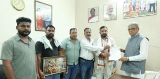 बाराबंकी में वन विभाग के वृक्षारोपण कार्यों की जांच की मांग, किसान यूनियन ने मंत्री को सौंपा ज्ञापन