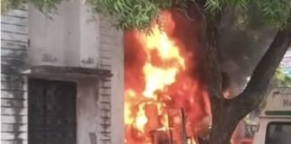 UP: जर्जर 102 एंबुलेंस में अचानक लगी आग, सीएचसी परिसर में मची अफरा-तफरी