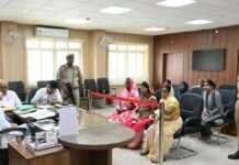 गोण्डा: मण्डलायुक्त दुर्गा शक्ति नागपाल की पहल रंग लाई, महिलाओं की शिकायतों का प्राथमिकता पर हो रहा निस्तारण